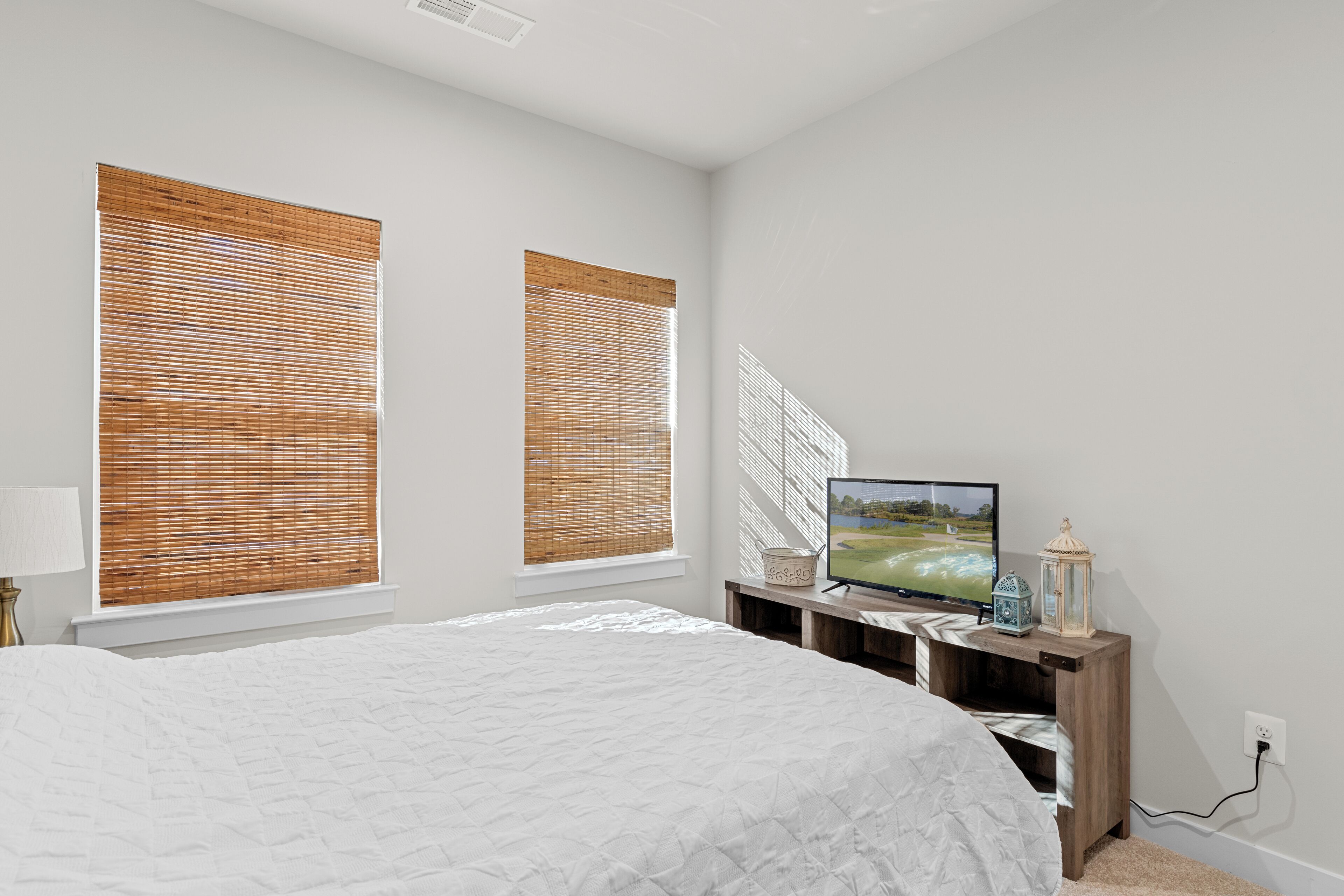 5 habitaciones, tabla de planchar con plancha, wifi y ropa de cama 
