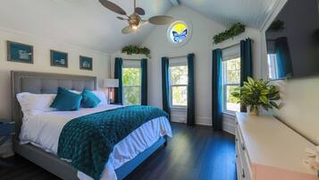 3 bedrooms, desk, iron/ironing board, free WiFi