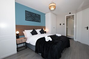 2 chambres, fer et planche à repasser, Wi-Fi, draps fournis