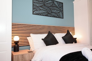 2 habitaciones, tabla de planchar con plancha, wifi y ropa de cama 