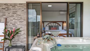 Bañera de hidromasaje privada