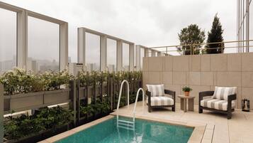 Frette Italian sheets, premium bedding, free minibar items, in-room safe