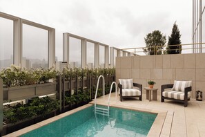 Frette Italian sheets, premium bedding, free minibar items, in-room safe - Capella Taipei (Taipei)
