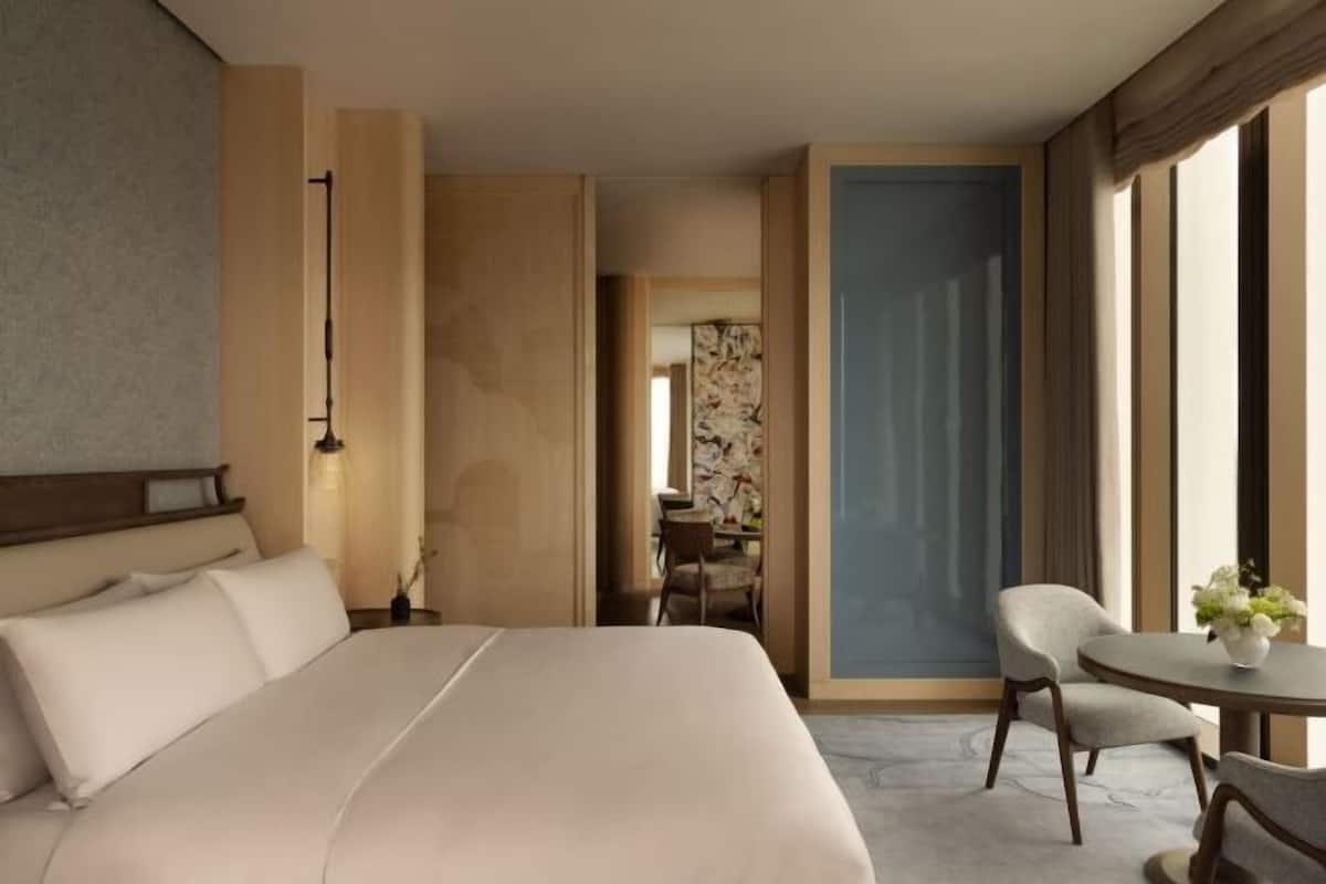 Frette Italian sheets, premium bedding, free minibar items, in-room safe