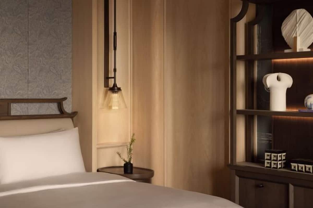 Frette Italian sheets, premium bedding, free minibar items, in-room safe