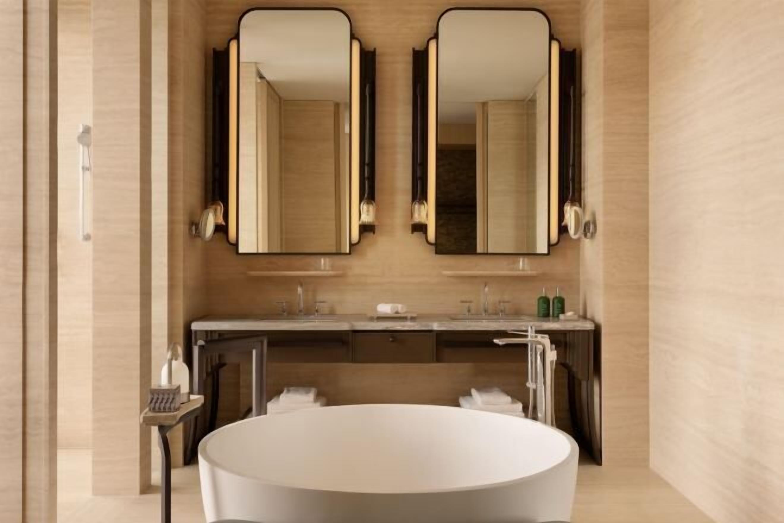 Baignoire et douche séparées, douche à « effet pluie », sèche-cheveux