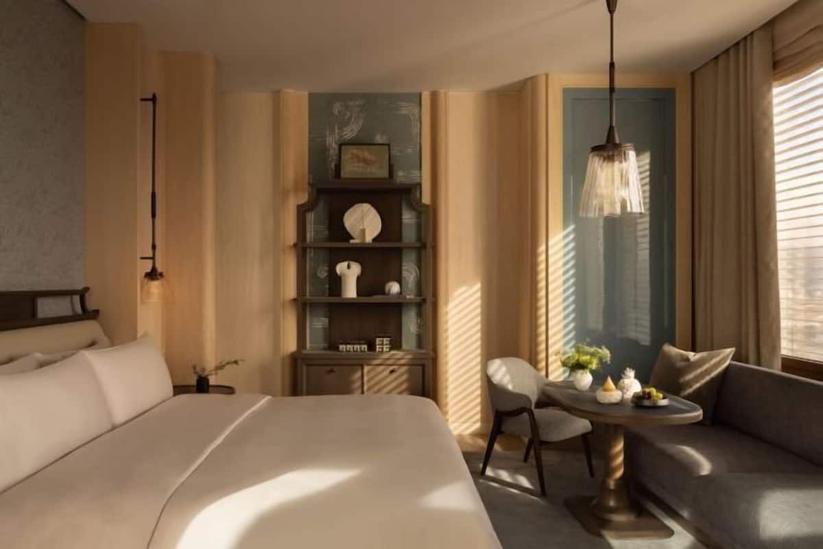 Frette Italian sheets, premium bedding, free minibar items, in-room safe