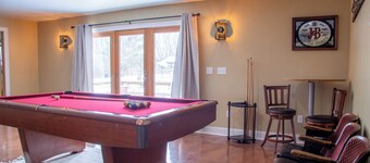 Spacious 4BR Fennville Farmhouse on 20 acres w/ Pool Table
