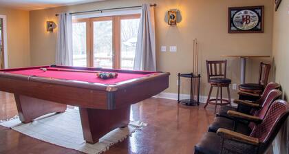 Spacious 4BR Fennville Farmhouse on 20 acres w/ Pool Table
