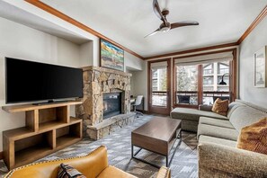 Smart TV, fireplace - Hilton Valdoro Lodge 2BR, sleeps 6
Awesome luxurious ski lodge near Beaver Run! (Breckenridge)