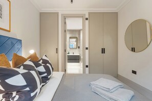 1 habitación, tabla de planchar con plancha, cuna de viaje y wifi 