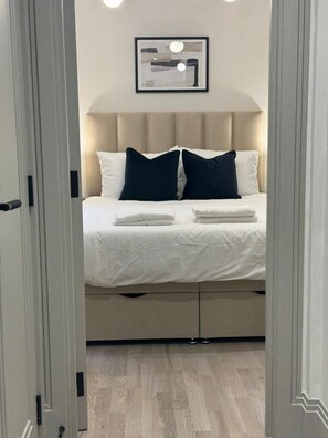 1 slaapkamer, een strijkplank/strijkijzer, reisbedje, wifi