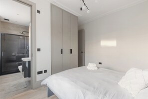 3 habitaciones, tabla de planchar con plancha, cuna de viaje y wifi 