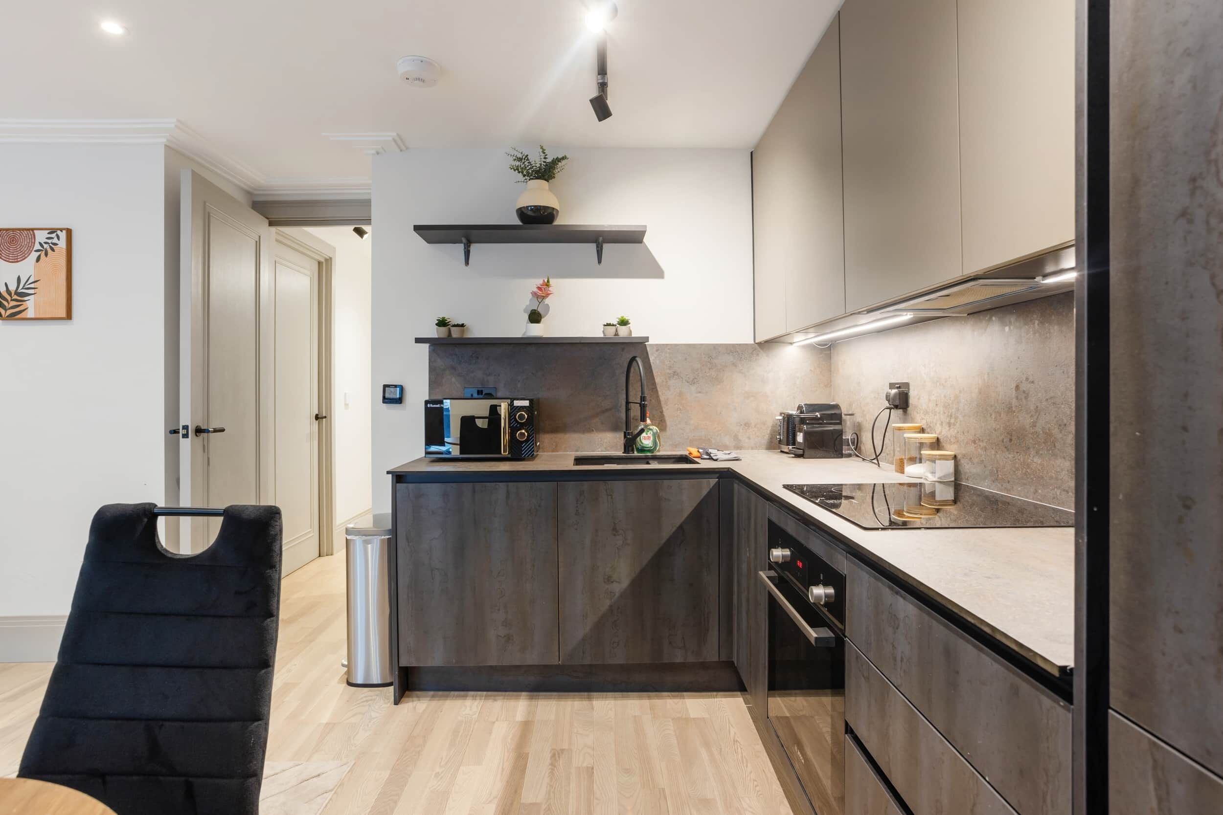 Fridge, oven, stovetop, dishwasher