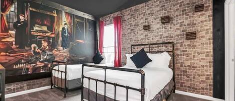 8 Schlafzimmer, Schreibtisch, Bügeleisen/Bügelbrett, Reisekinderbett