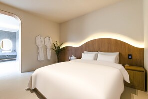 Suite, Balcony | Soundproofing, free WiFi - Hotel GRIDA (Yangju)