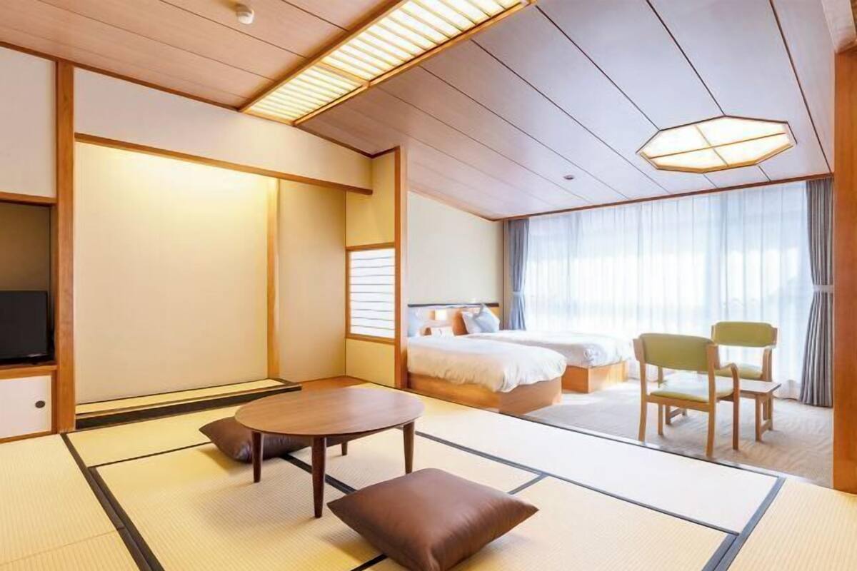 In-room safe, free WiFi, bed sheets