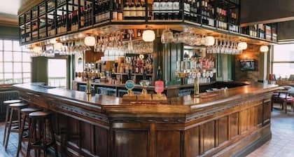 Historic Wing in Tring: Cozy and Scenic