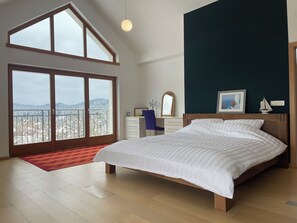 7 soverom, skrivebord, wi-fi (inkludert) og sengetøy