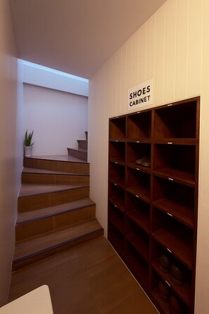 Dormitorio compartido básico, varias camas, no fumadores | Zona de estar