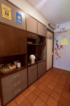 Basic Shared Dormitory, Multiple Beds, Non Smoking | Living area - Shanti Hostel (Chiang Mai)