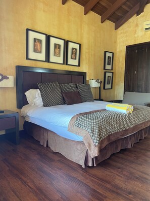 4 soveværelser, skrivebord, gratis Wi-Fi, sengetøj