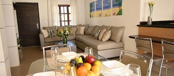 Colonial Villa in Nueva Esparta WiFi, AC, hot tub, parking, mountain view, 2 Bed