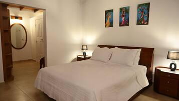 2 dormitoris, planxa i posts de planxar, wifi i roba de llit