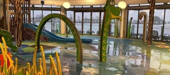 Caravan-Sleep8-HotTub-FreeP-Balcony-FamilyFriendly