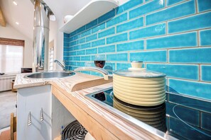 Fridge, microwave, toaster