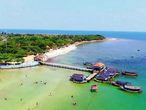 Bandengan Beach Hotel Jepara 2