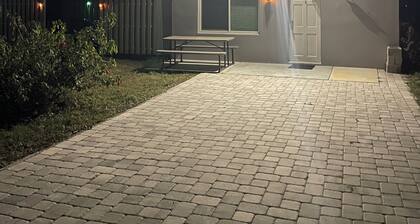 #3 Small house walking distance to Warm Mineral Spring