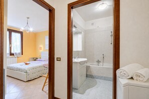 2 chambres, Wi-Fi gratuit, draps fournis