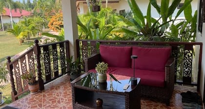 Charming 2-bedroom villa in lovely Tambon Klaeng with WiFi, AC. Near the beach.