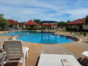 Outdoor pool - Charming 2-bedroom villa in lovely Tambon Klaeng with WiFi, AC. Near the beach. (Tambon Klaeng)