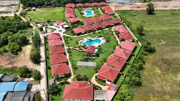 Exterior - Charming 2-bedroom villa in lovely Tambon Klaeng with WiFi, AC. Near the beach. (Tambon Klaeng)