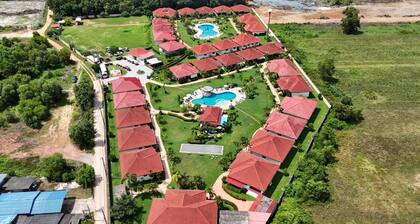 Charming 2-bedroom villa in lovely Tambon Klaeng with WiFi, AC. Near the beach.