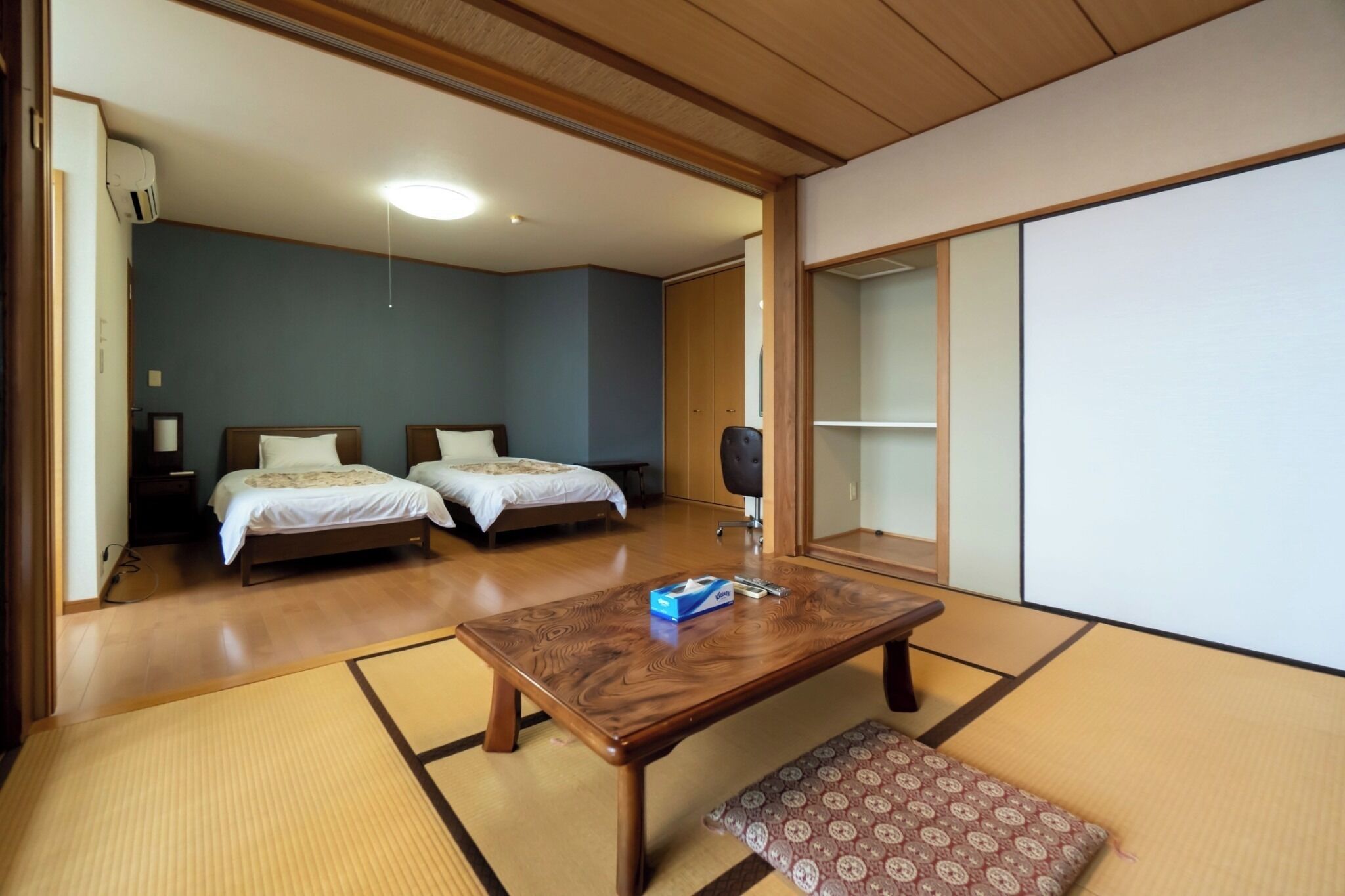 8 bedrooms, desk, WiFi (free), bed sheets