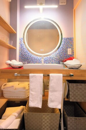 Hårføner og håndklær