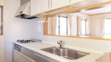 Fridge, microwave, stovetop, cookware/dishes/utensils