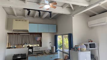 Fridge, microwave, stovetop, cookware/dishes/utensils