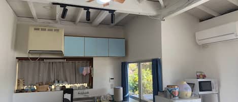 冰箱、微波炉、炉灶、厨具/餐具