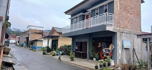 Exterior - Busan Homestay (Berastagi)