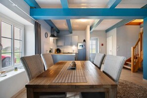 Dining - Apartment “Alte Kirche” with Private Terrace, Shared Garden and Wi-Fi (Pellworm)