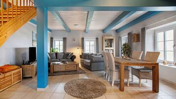 Fernseher, DVD-Player, Stereoanlage