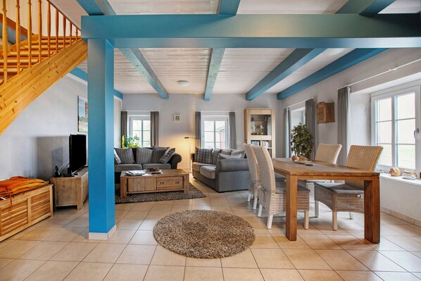 Tv, dvd-spelare och en stereo