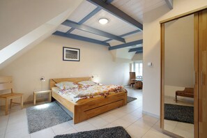 1 bedroom, iron/ironing board, free WiFi, bed sheets - Ferienwohnung 'Rungholtturm' with Private Terrace, Shared Garden and Wi-Fi (Pellworm)