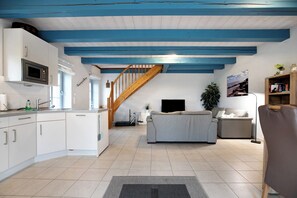 TV, DVD-spiller og stereoanlegg