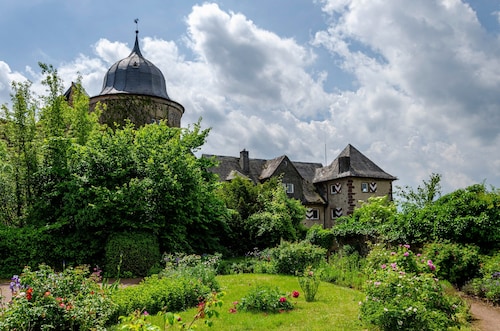 Ferienhaus 'Villa Gottstreu' mit privater Terrasse, privatem Garten und WLAN