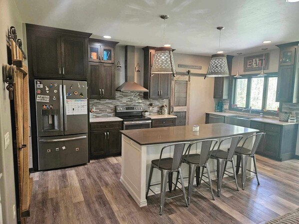 Refrigerador, microondas, horno, placa de cocina